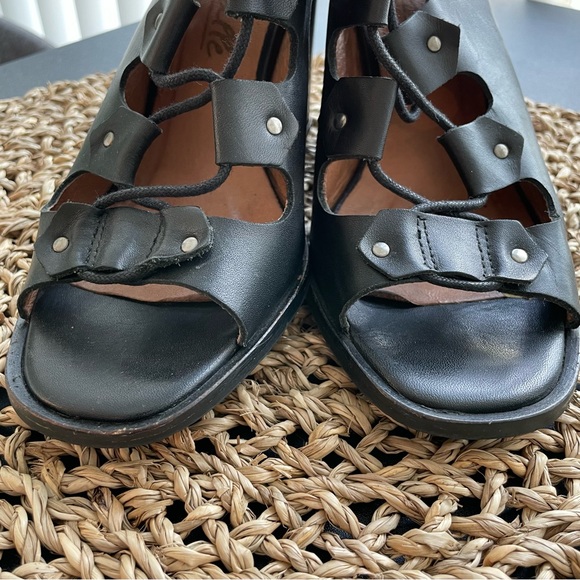 L’intervalle Black Lace Up Heels - Picture 3 of 8